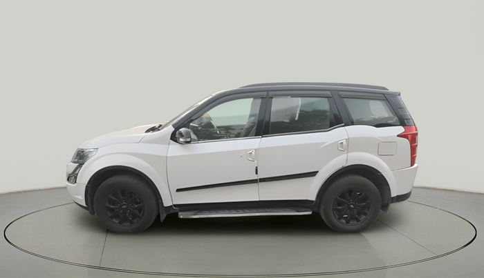 2016 Mahindra XUV500 W10 AT, Diesel, Automatic, 1,35,504 km, exterior