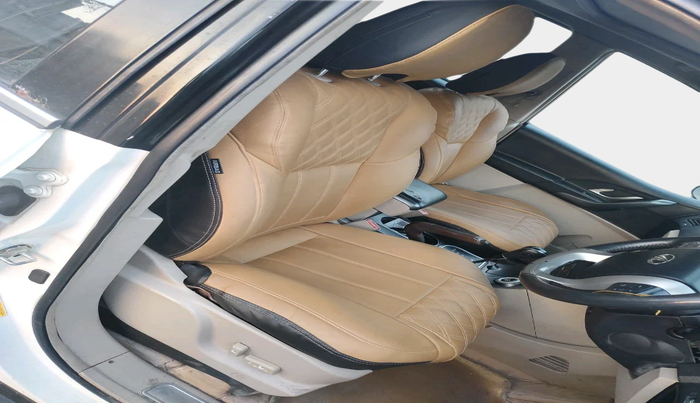 2016 Mahindra XUV500 W10 AT, Diesel, Automatic, 1,35,504 km, interior