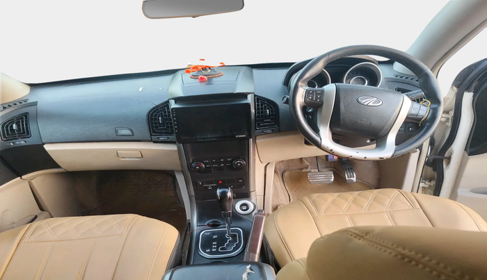2016 Mahindra XUV500 W10 AT, Diesel, Automatic, 1,35,504 km, interior