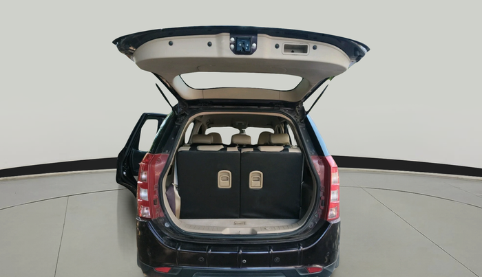 2017 Mahindra XUV500 W6, Diesel, Manual, 67,973 km, exterior