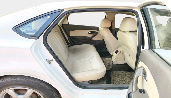 2013 Volkswagen Vento HIGHLINE DIESEL 1.6, Diesel, Manual, 1,80,516 km, interior