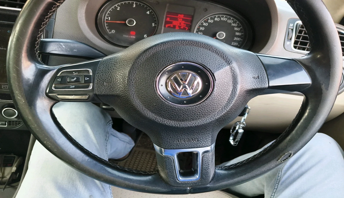 2013 Volkswagen Vento HIGHLINE DIESEL 1.6, Diesel, Manual, 1,80,516 km, interior