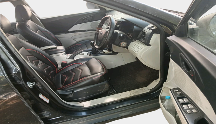 2020 Mahindra XUV300 W4 1.5 DIESEL, Diesel, Manual, 96,664 km, interior