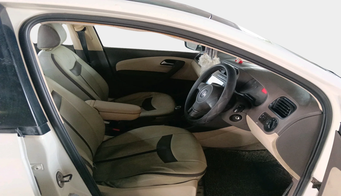 2011 Volkswagen Vento TRENDLINE 1.6, Petrol, Manual, 1,18,201 km, interior