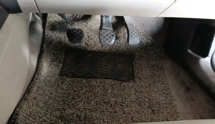 2011 Volkswagen Vento TRENDLINE 1.6, Petrol, Manual, 1,18,201 km, interior