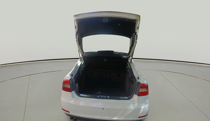 2014 Skoda Superb ELEGANCE 2.0 TDI CR AT, Diesel, Automatic, 1,19,430 km, exterior