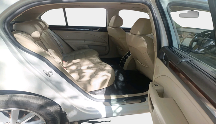 2014 Skoda Superb ELEGANCE 2.0 TDI CR AT, Diesel, Automatic, 1,19,430 km, interior