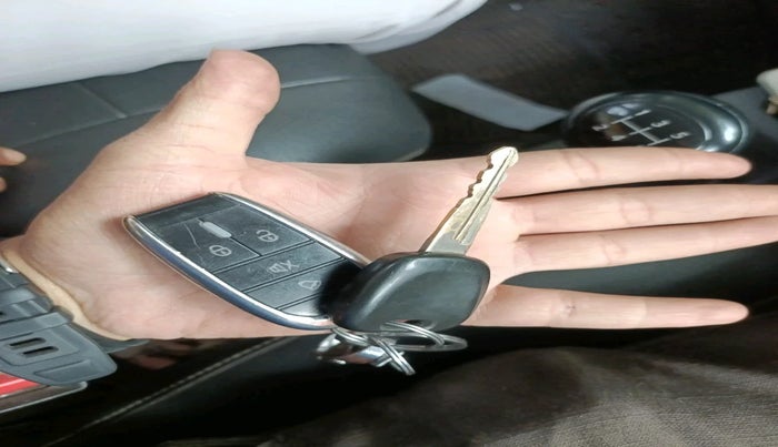 2013 Maruti Wagon R 1.0 LXI, Petrol, Manual, 64,760 km, interior