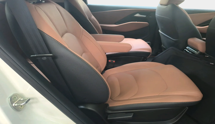 2025 MG HECTOR PLUS SHARP PRO 1.5 PETROL TURBO CVT 6 STR, Petrol, Automatic, 1,113 km, interior