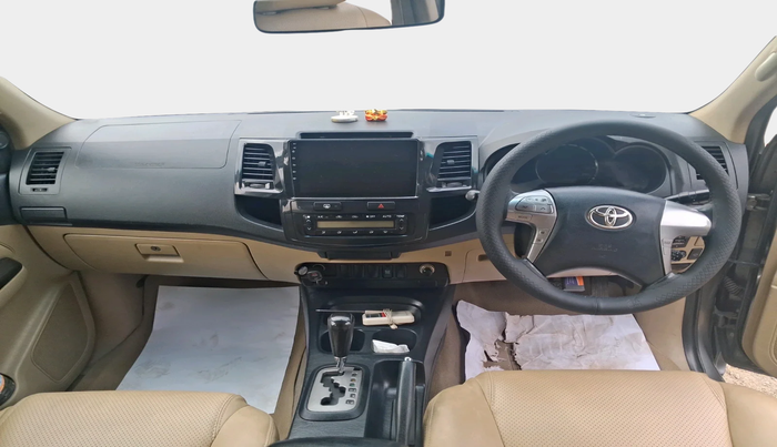2014 Toyota Fortuner 3.0 4X2 AT, Diesel, Automatic, 3,91,307 km, interior