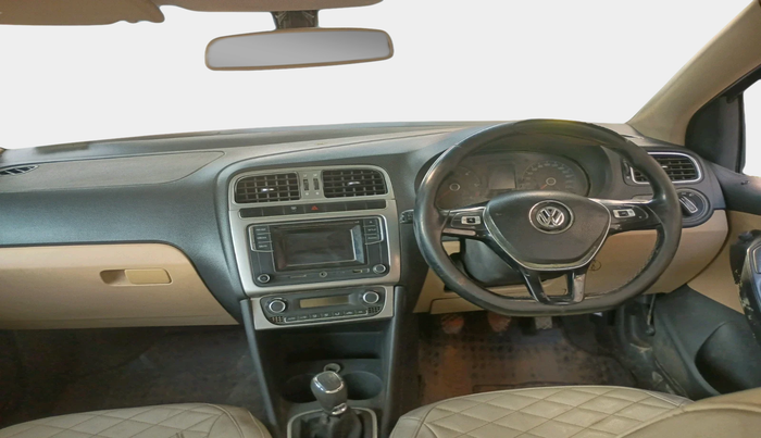 2016 Volkswagen Polo HIGHLINE1.5L, Diesel, Manual, 1,32,376 km, interior