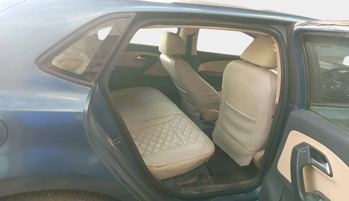 2016 Volkswagen Polo HIGHLINE1.5L, Diesel, Manual, 1,32,376 km, interior