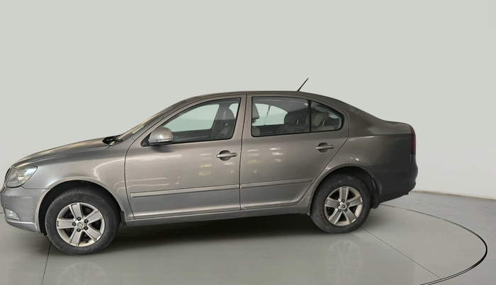 2013 Skoda Laura AMBIENTE 1.9 TDI MT, Diesel, Manual, 1,11,971 km, exterior