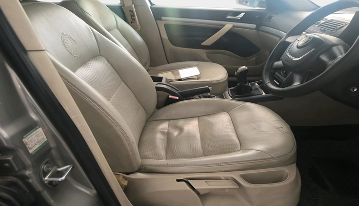 2013 Skoda Laura AMBIENTE 1.9 TDI MT, Diesel, Manual, 1,11,971 km, interior