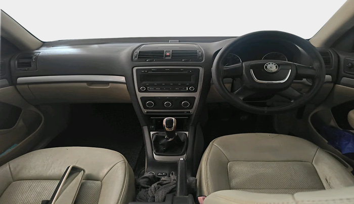 2013 Skoda Laura AMBIENTE 1.9 TDI MT, Diesel, Manual, 1,11,971 km, interior