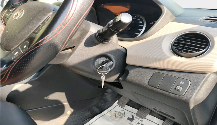 2015 Hyundai Grand i10 SPORTZ 1.1 CRDI, Diesel, Manual, 75,069 km, interior