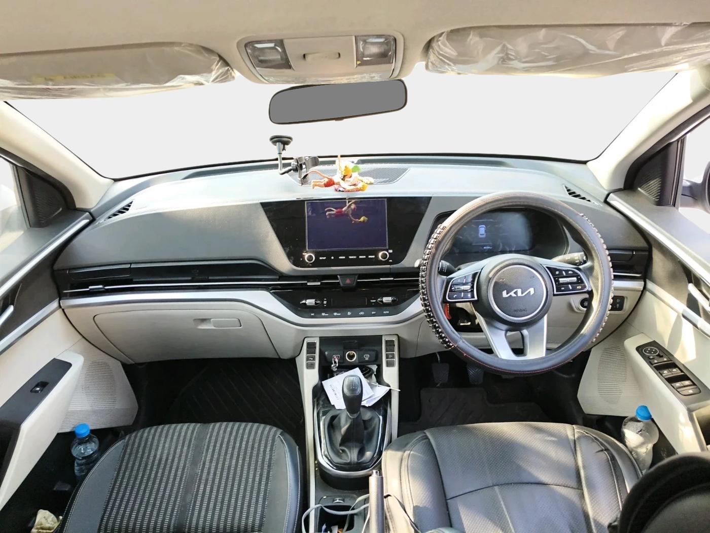 2022 KIA CARENS PRESTIGE PLUS 1.4 PETROL 7 STR, Petrol, Manual, 46,704 km, interior