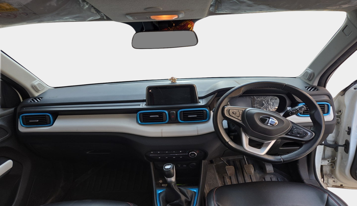 2024 Tata PUNCH CREATIVE  MT, Petrol, Manual, 11,912 km, interior