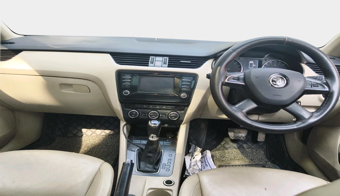 2014 Skoda Octavia ELEGANCE 2.0 TDI AT, Diesel, Automatic, 1,52,855 km, interior