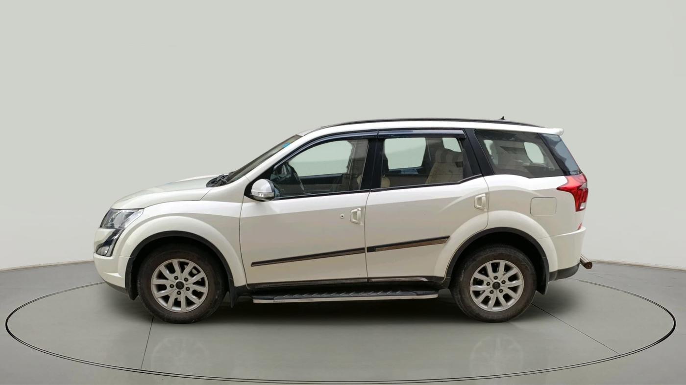 2020 Mahindra XUV500 W9, Diesel, Manual, 73,442 km, exterior
