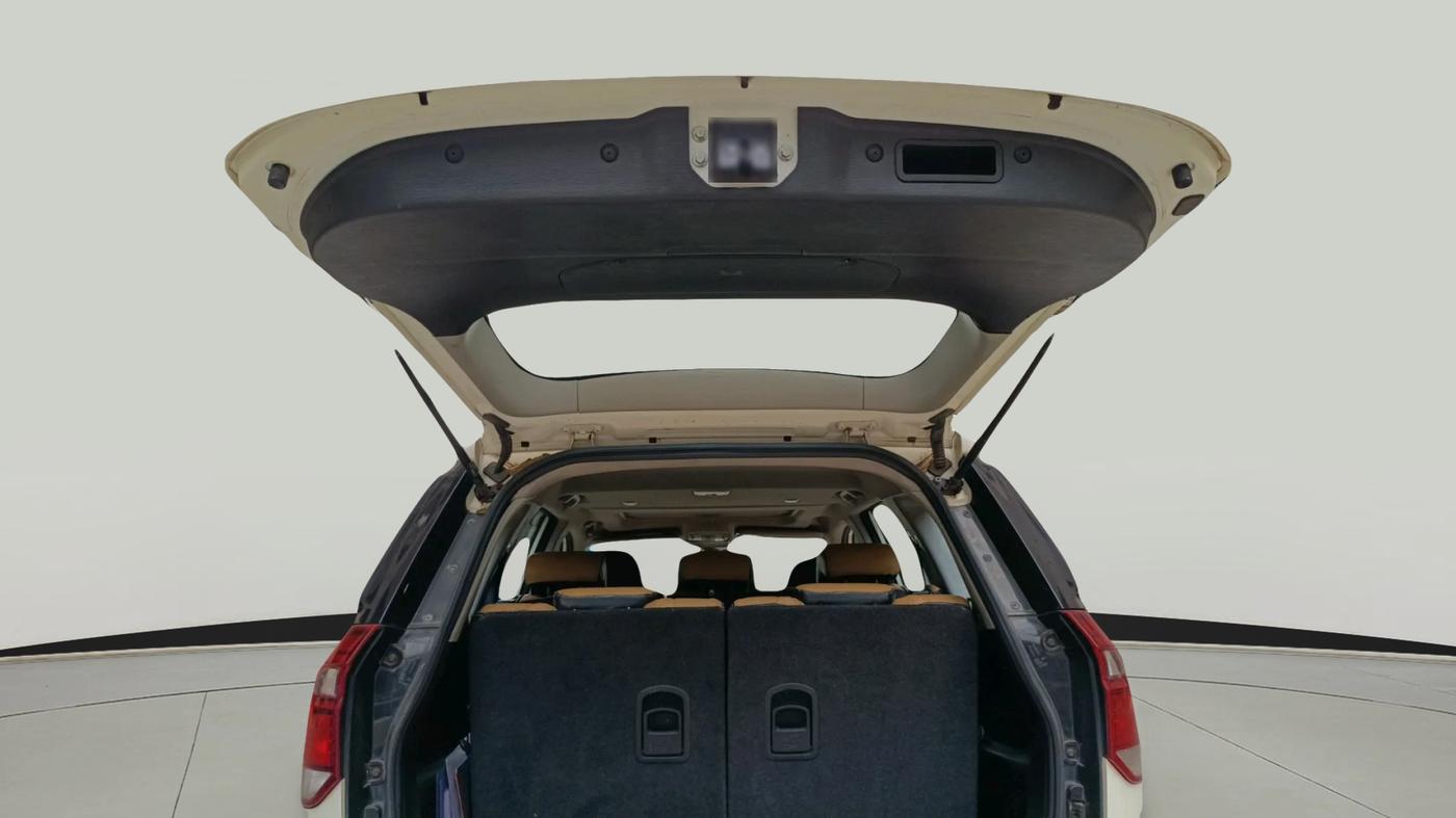 2020 Mahindra XUV500 W9, Diesel, Manual, 73,442 km, exterior