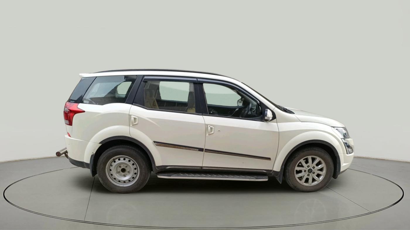 2020 Mahindra XUV500 W9, Diesel, Manual, 73,442 km, exterior