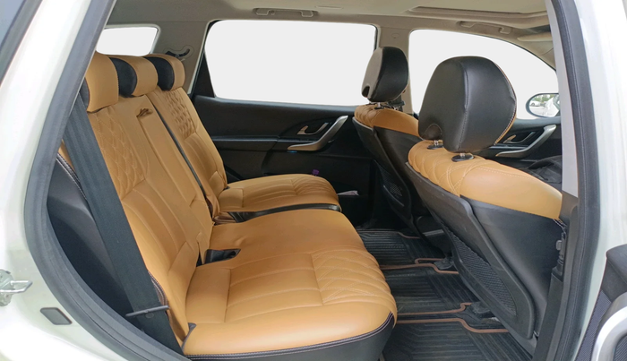 2020 Mahindra XUV500 W9, Diesel, Manual, 73,442 km, interior