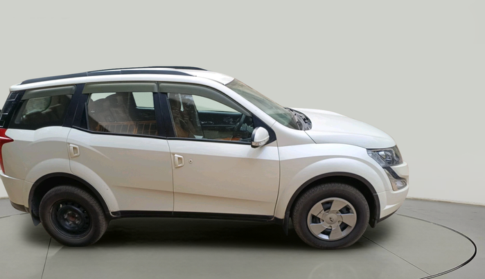 2017 Mahindra XUV500 W6 AT, Diesel, Automatic, 2,27,185 km, exterior