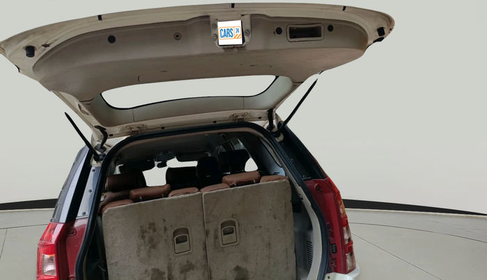 2017 Mahindra XUV500 W6 AT, Diesel, Automatic, 2,27,185 km, exterior