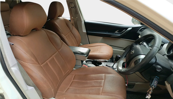 2017 Mahindra XUV500 W6 AT, Diesel, Automatic, 2,27,185 km, interior