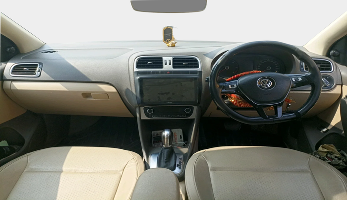 2016 Volkswagen Vento HIGHLINE 1.5 AT, Diesel, Automatic, 1,99,897 km, interior