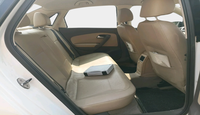 2016 Volkswagen Vento HIGHLINE 1.5 AT, Diesel, Automatic, 1,99,897 km, interior