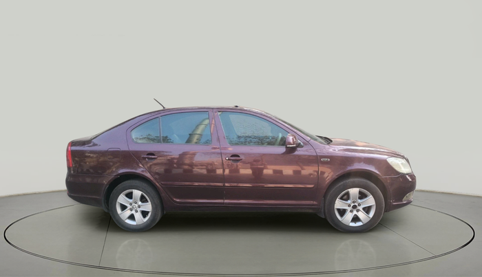 2013 Skoda Laura L&K 2.0 TDI AT, Diesel, Automatic, 1,30,306 km, exterior
