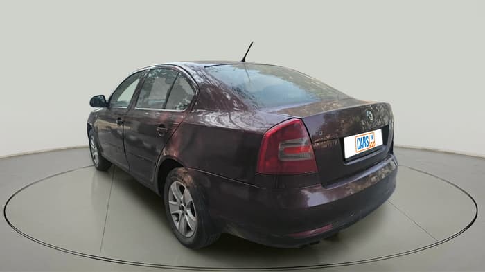 2013 Skoda Laura L&K 2.0 TDI AT, Diesel, Automatic, 1,30,306 km, exterior