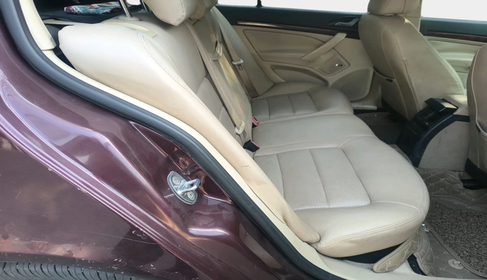 2013 Skoda Laura L&K 2.0 TDI AT, Diesel, Automatic, 1,30,306 km, interior