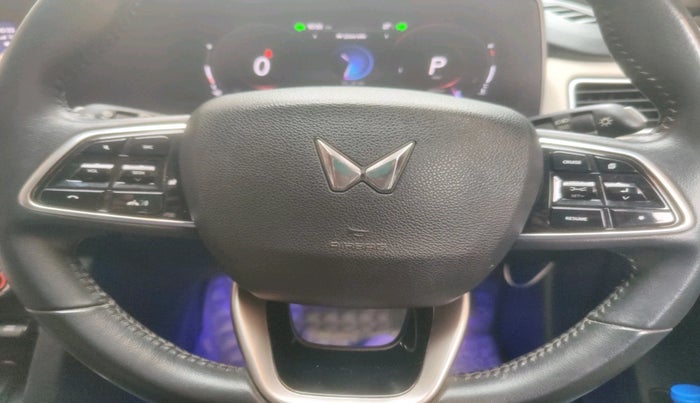 2022 Mahindra XUV700 AX 7 LUXURY D AWD AT 7 STR, Diesel, Automatic, 82,100 km, interior