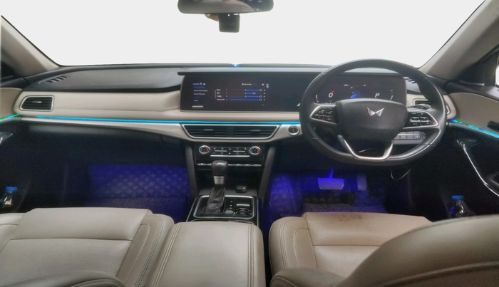 2022 Mahindra XUV700 AX 7 LUXURY D AWD AT 7 STR, Diesel, Automatic, 82,100 km, interior