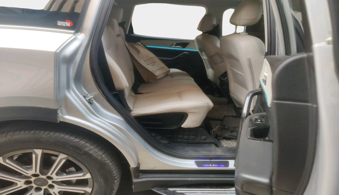 2022 Mahindra XUV700 AX 7 LUXURY D AWD AT 7 STR, Diesel, Automatic, 82,100 km, interior