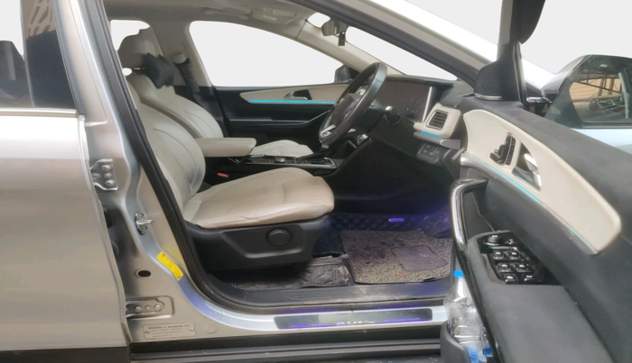 2022 Mahindra XUV700 AX 7 LUXURY D AWD AT 7 STR, Diesel, Automatic, 82,100 km, interior