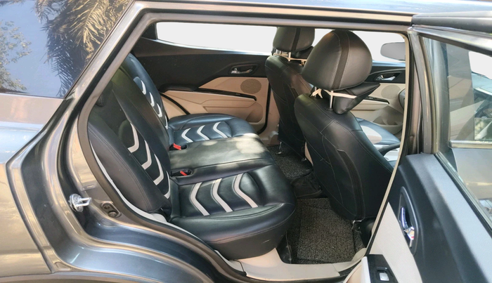 2023 Mahindra XUV300 W8 1.5 DIESEL, Diesel, Manual, 20,047 km, interior