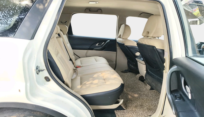 2016 Mahindra XUV500 W6, Diesel, Manual, 1,52,480 km, interior