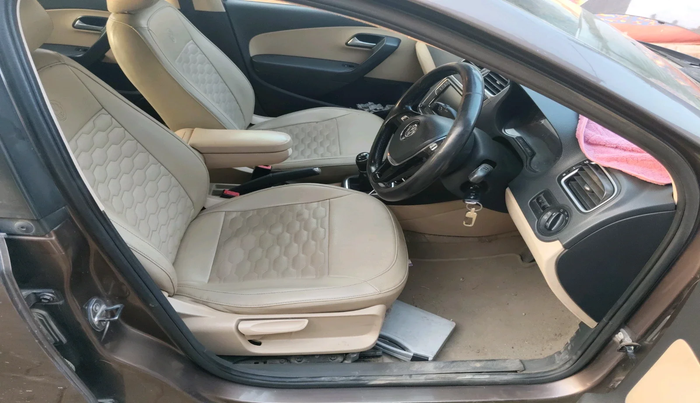 2018 Volkswagen Ameo HIGHLINE PLUS 1.0L 16 ALLOY, Petrol, Manual, 1,28,374 km, interior