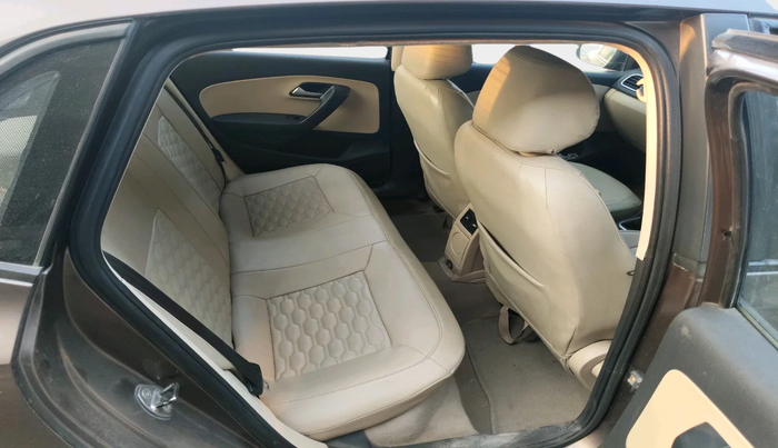 2018 Volkswagen Ameo HIGHLINE PLUS 1.0L 16 ALLOY, Petrol, Manual, 1,28,374 km, interior