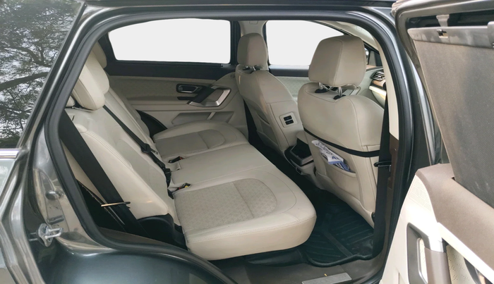 2023 Tata Safari ACCOMPLISHED PLUS DUAL TONE AT, Diesel, Automatic, 1,40,983 km, interior