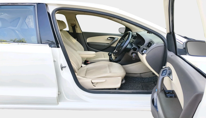 2013 Volkswagen Vento HIGHLINE DIESEL 1.6, Diesel, Manual, 1,72,856 km, interior