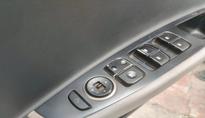 2016 Hyundai Grand i10 SPORTZ 1.2 KAPPA VTVT, Petrol, Manual, 1,18,073 km, interior