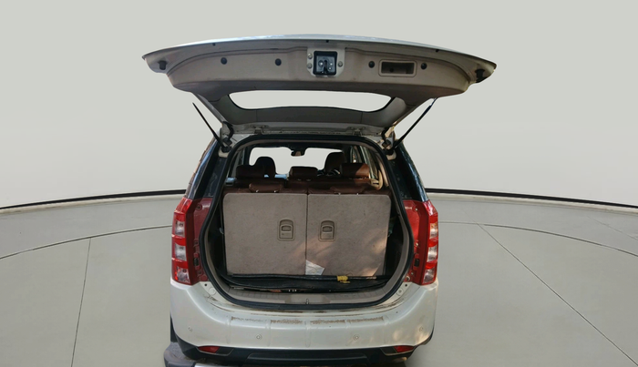 2017 Mahindra XUV500 W10 AT, Diesel, Automatic, 1,97,559 km, exterior