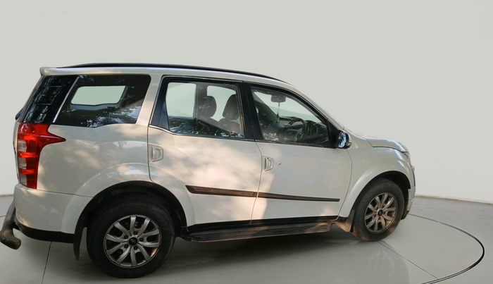 2017 Mahindra XUV500 W10 AT, Diesel, Automatic, 1,97,559 km, exterior