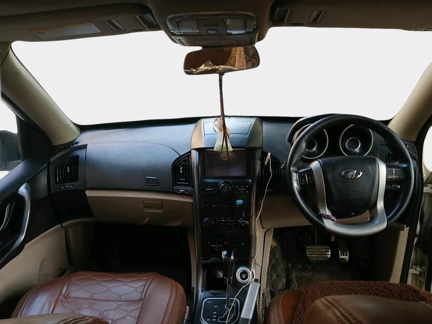 2017 Mahindra XUV500 W10 AT, Diesel, Automatic, 1,97,559 km, interior