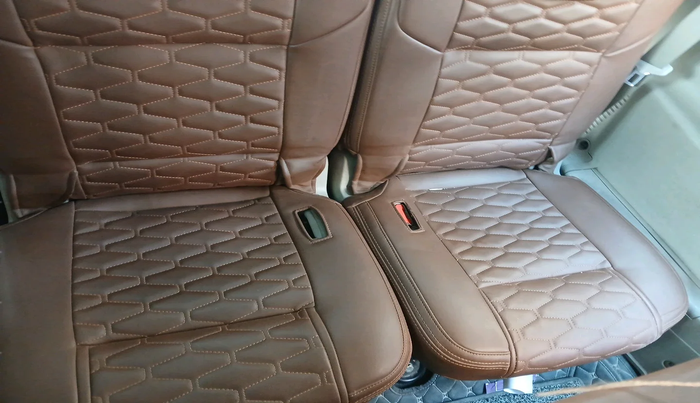 2017 Mahindra XUV500 W10 AT, Diesel, Automatic, 1,97,559 km, interior